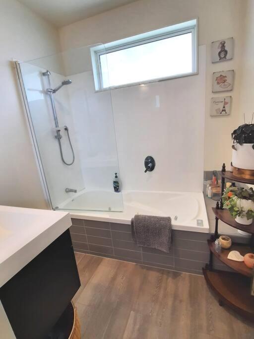 Banbury Deluxe With Spa Bath! Private Courtyard! Queenstown Zewnętrze zdjęcie